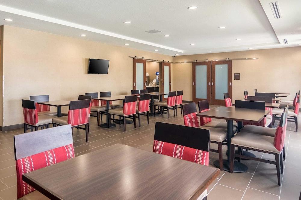 Comfort Suites Fairgrounds West Oklahoma City Exteriör bild